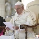 Pope leads 11,000 pilgrims praying rosary for quake victims