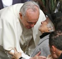 /data/news/5847/file/realname/images/pope_elderly.jpg